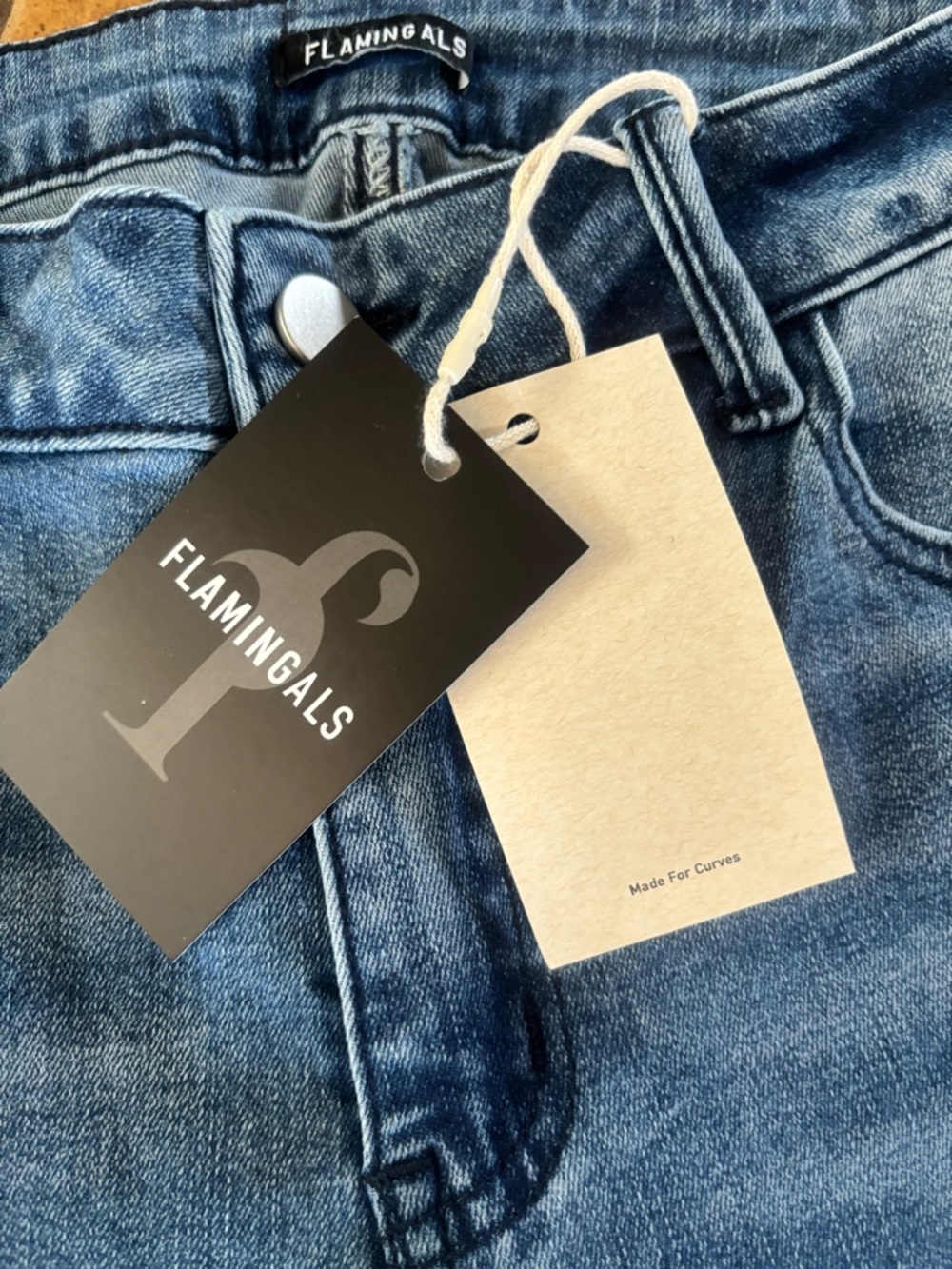 Flamingals Women’s Blue Denim Ankle Jeans with Button Hem Pearl Bottoms NWT - Picture 4 of 7